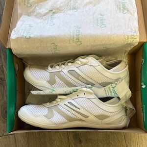 White and Cream cheeks barefootSneakers